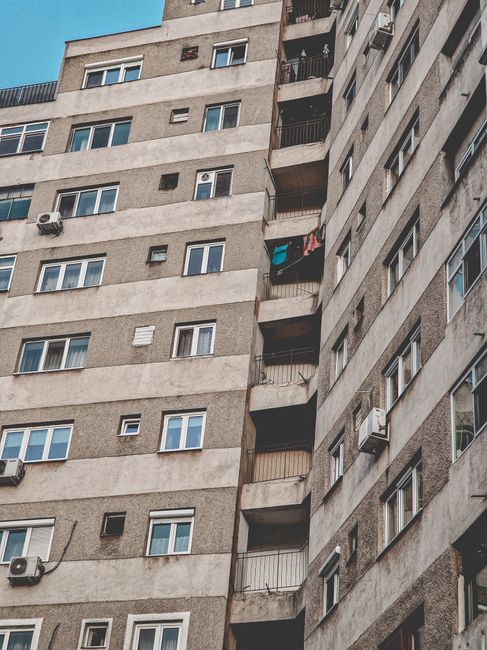 Apartmanda sigara içmek yasak mı: balkon ve ortak alanlar