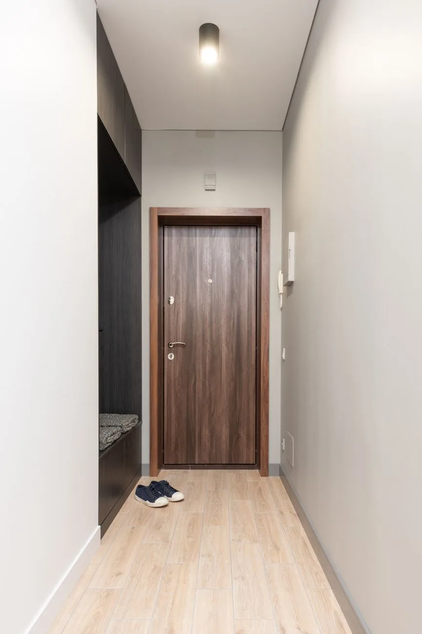 Apartmanda Kapı Önüne Bırakılan Ayakkabı ve Terlikler: Hukuki Çözüm