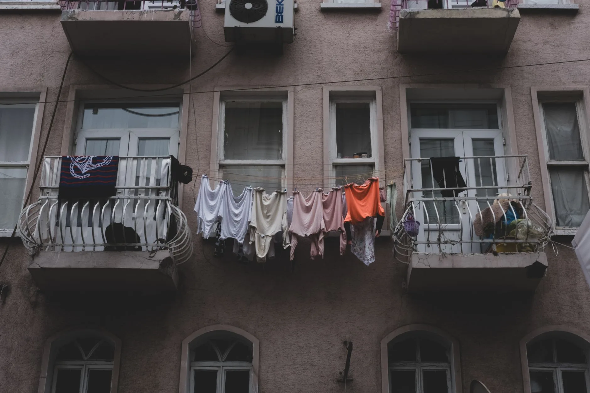 balkona çamaşır asmak yasak mı